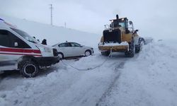 Ambulans kara saplandı