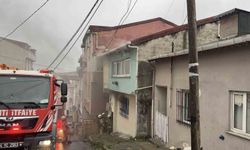 Arnavutköy'de 2 katlı evde korkutan yangın: 2 kişi dumandan etkilendi