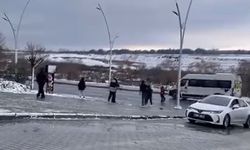 Arnavutköy'de çocukların tehlikeli oyunu sürücüleri zor durumda bıraktı