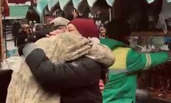 Askerde sandığı oğlunu karşısında gören anne duygulandı