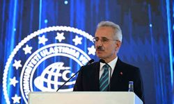 Bakan Uraloğlu: 'TYF ile DGM arasında yapılan uygulama eğitimi protokolü sayesinde 2025 yılı için elde edilen 47 milyon lira gelir 80 yelken kulübü arasında paylaştırıldı'