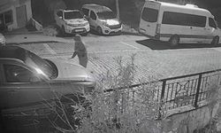 Başakşehir'de gece yarısı levyeli saldırı: Park halindeki aracı parçaladı