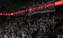 Beşiktaş - Fenerbahçe derbisine tribün olayları nedeniyle ara verildi