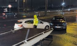 Beylikdüzü E-5'te iki araç çarpıştı: 1 yaralı