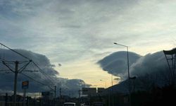 Bursa'da gökyüzünde oluşan bulutlardan görsel şölen