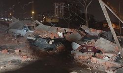 Bursa'da lodos duvarı devirdi, altında kalan 10 araç hasar gördü