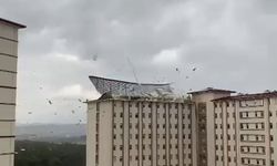 Bursa'da şiddetli fırtına çatıları böyle uçurdu