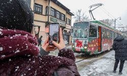 Bursa'da yeni yıl coşkusu nostaljik tramvayla yaşanıyor