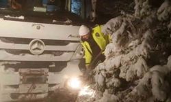 D850 kara yolu ulaşıma kapandı, polis ekipleri kürekle açmaya çalıştı