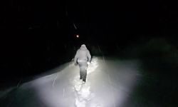 Ekipler yoğun sis ve kar altında 3 kilometre yürüyüp hastaya ulaştı