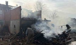 Erbaa'da ahırda çıkan yangın eve sıçradı