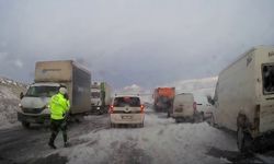 Erzurum'da etkili olan tipi çevre illerle olan ulaşımı aksatıyor