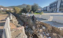 Foça'da belediye çalışması çileye dönüştü: Mahalle ikiye bölündü