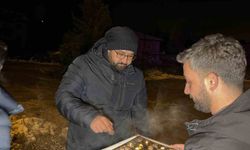 Gazetecilerden polislere yeni yıl sürprizi