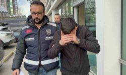 Gümüşçünün vitrin camını kırıp altın zannettiği bilezikleri çaldı