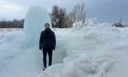 Hınıs'ta 4 metrelik buz kütlesi dikkat çekti