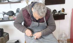 Hobi olarak başladığı mesleğinde 25 yıldır ekmeğini taştan çıkarıyor
