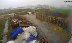 Hortum saniyeler içinde serayı yerle bir etti: O anlar kamerada