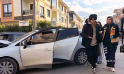 İnegöl'de otomobiller çarpıştı: 3 yaralı