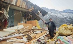 İneklerine ot vermek için geldiği ahırda heyelandan son anda kurtuldu