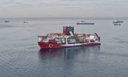 İstanbul Boğazı'na yaklaşan Türk sondaj gemisi havadan görüntülendi
