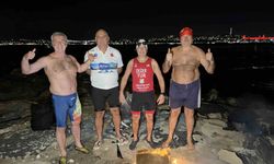 İstanbul Boğazı'nda buz gibi suda yüzerek 2026'yı karşıladılar