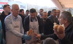 Kağıthane'de balık ekmek şöleni: 25 bin kişiye 6 tona yakın balık ekmek, helva ve gazoz ikramı