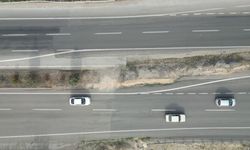 Kahramanmaraş'ta depremde 7 metre kayan yol dikkat çekiyor