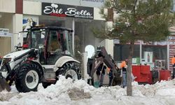 Kar kütlesinin altında kalarak hayatını kaybeden genç kız son yolculuğuna uğurlandı