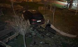 Karaman'da kontrolden çıkan cip kafenin bahçesine uçtu