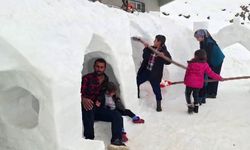 Kardan evler ve oyun alanı yaptı