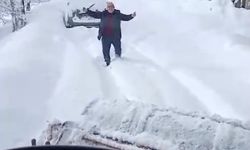 Kardan kapanan köy yolu açılınca oynadı