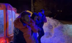 Kars'ta yaşlı hasta vatandaşa AFAD paletli amfibi aracıyla ulaştı