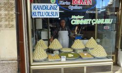 Kilis'e özgü kurabiyeler kandillerde dağıtılıyor