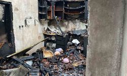 Kocaeli'yi fırtına vurdu: Evlerin çatıları uçtu, vatandaş tenteyle birlikte savruldu