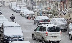 Kütahya beyaza büründü, kar yağışı ulaşımı olumsuz etkiledi