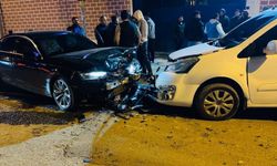 Lüks araçtaki hasarı görenler gözlerine inanamadı