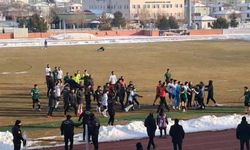 Maç sonu tekme ve yumruklar havada uçuştu