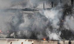 Mersin'deki plastik ham madde deposunda çıkan yangın kontrol altına alındı