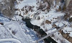 Muradiye Şelalesi beyaz gelinliğini giydi