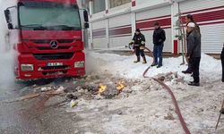 Muş'ta park halindeki tırda yangın