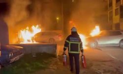 Park halindeki araç alev alev yandı: 2 otomobil zarar gördü