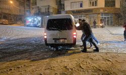 Samsun'da kar çocuklara eğlence, sürücülere çile oldu