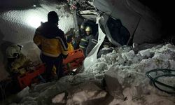 Şarampole devrilen araçta sıkışan sürücü böyle çıkartıldı