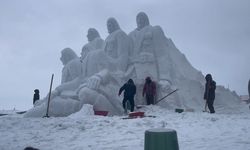 Sarıkamış'ta kardan heykellerin yapımı tamamlandı
