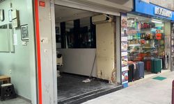 Şişli'de otomobili park edecekken dükkana daldı