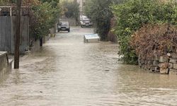 Tarsus'ta sağanak yağış etkili oluyor
