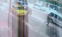 Trafik kilitlenince taksiden indi, havale geçiren çocuğu kucağında hastaneye taşıdı