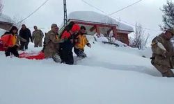 Tunceli'de ekipler 1 kilometre yürüdü, hasta hastaneye ulaştırıldı