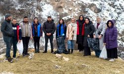 Tunceli'de soğuk kışa sıcak dokunuş: Gençler yaban hayatı için seferber oldu